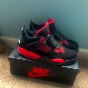 Jordan 4 red thunder